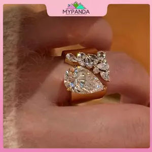 Nhẫn nữ cao cấp với đá quý và thiết kế như kim cương, phù hợp cho các bữa tiệc.