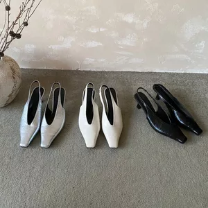Giày Sandal Mũi Vuông TT Nữ 2026 Phong Cách Mới Tất Cả Trận Đấu Cao Gót Da Thật Chính Hãng