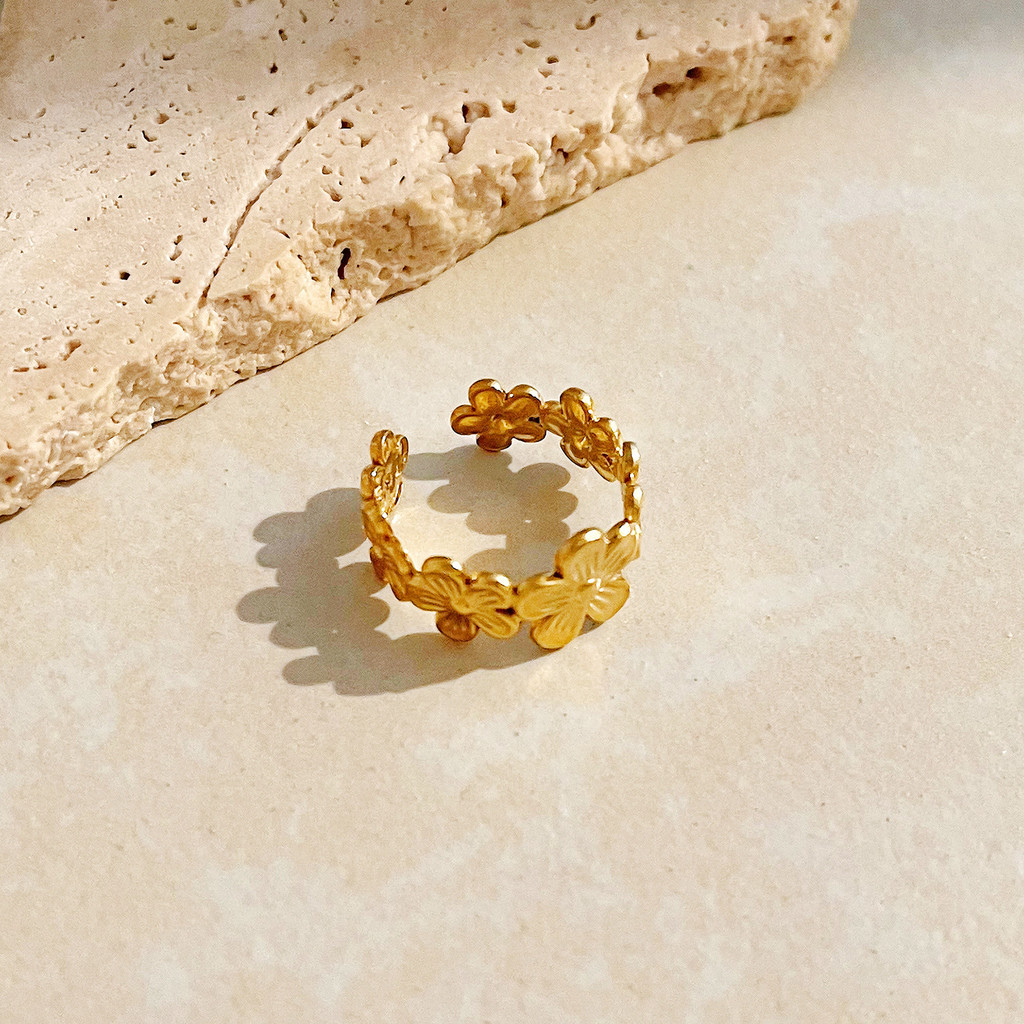 Nhẫn thép titan nữ khí chất thời trang hoa vàng 18K