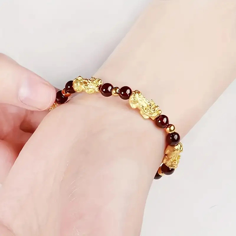 Vòng tay cặp đôi Pixiu mạ vàng kèm mã não xanh và đỏ, phù hợp cho cả nam và nữ
