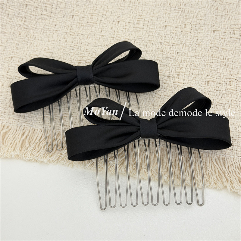 Lược chải tóc nơ đen đơn giản