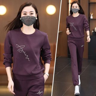 Bộ đồ thể thao cho nữ, một bộ hoàn chỉnh gồm áo nỉ cổ tròn dáng rộng mỏng nhẹ và quần, phong cách thời trang, trẻ trung