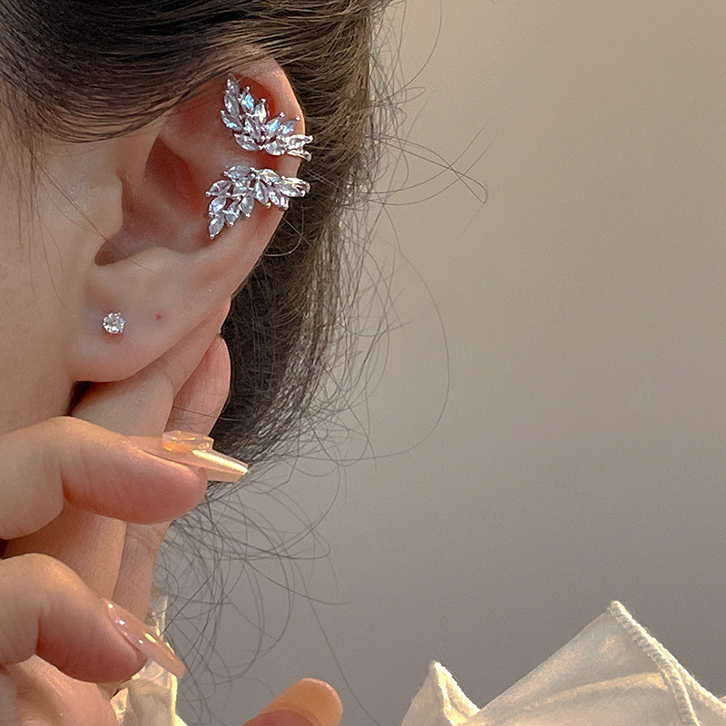 2026 Phong Cách Mới Ánh Sáng Sang Trọng Thoáng Mát Phong Cách Bướm Sang Trọng Zircon Không Xuyên Tai Kẹp Thiết Kế Niche Đơn Giản Đi Lại Tất Cả Trận Đấu Bông Tai