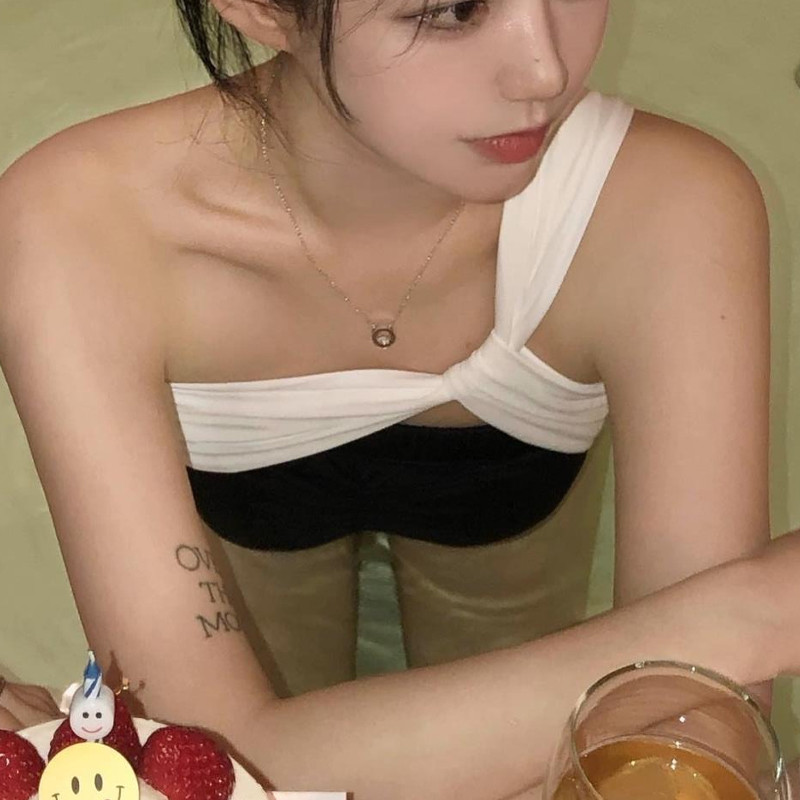 Áo tắm bikini màu đen trắng phong cách Hàn Quốc