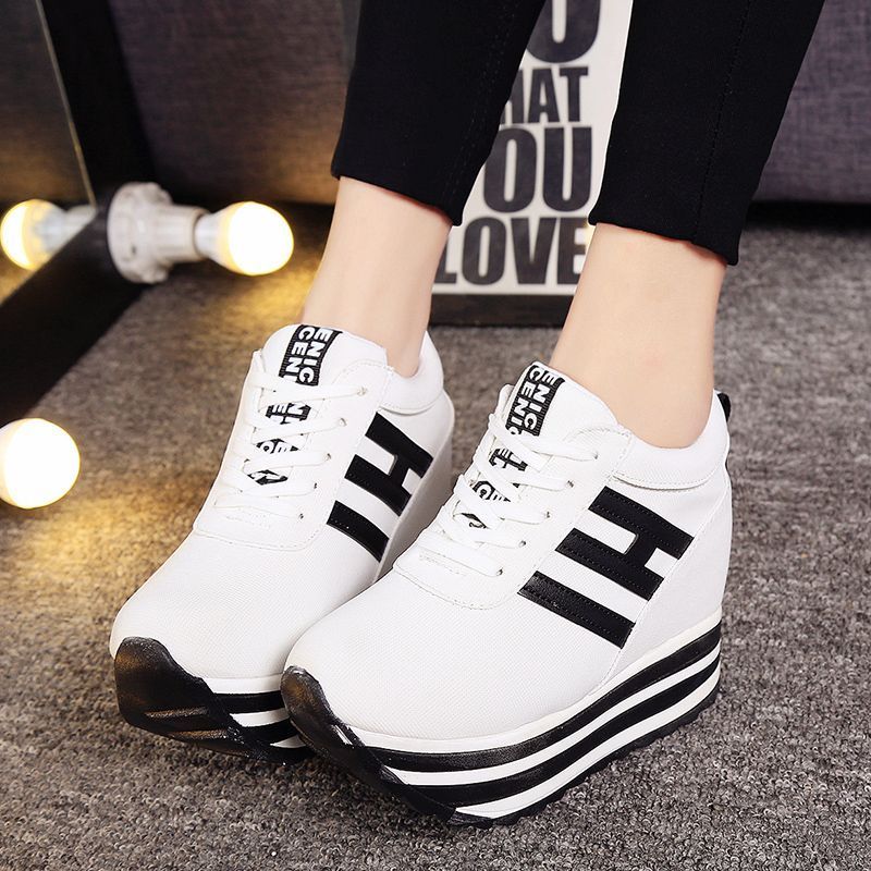 Mùa Xuân Phong Cách Mới Buộc Dây Bên Trong Tăng Chiều Cao Giày Nữ Phiên Bản Hàn Quốc Giày Thể Thao Thông Thường Siêu Cao Gót Vải Đế Dày Giày Nền Tảng