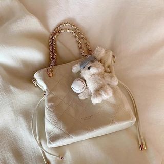 Túi Chio Hobo Rút Eo Trám Charm Gấu Bóng Chày