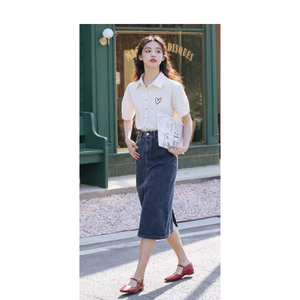 Mutu Nhỏ Preppy Top Nữ Thêu Tay Ngắn - Thiết Kế Mới Cho Mùa Hè 2026