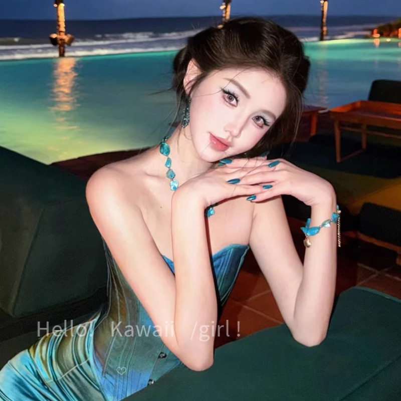 Dây chuyền hình đá đính hạt màu xanh không đều, phù hợp làm phụ kiện thời trang mùa hè bên biển cho nữ