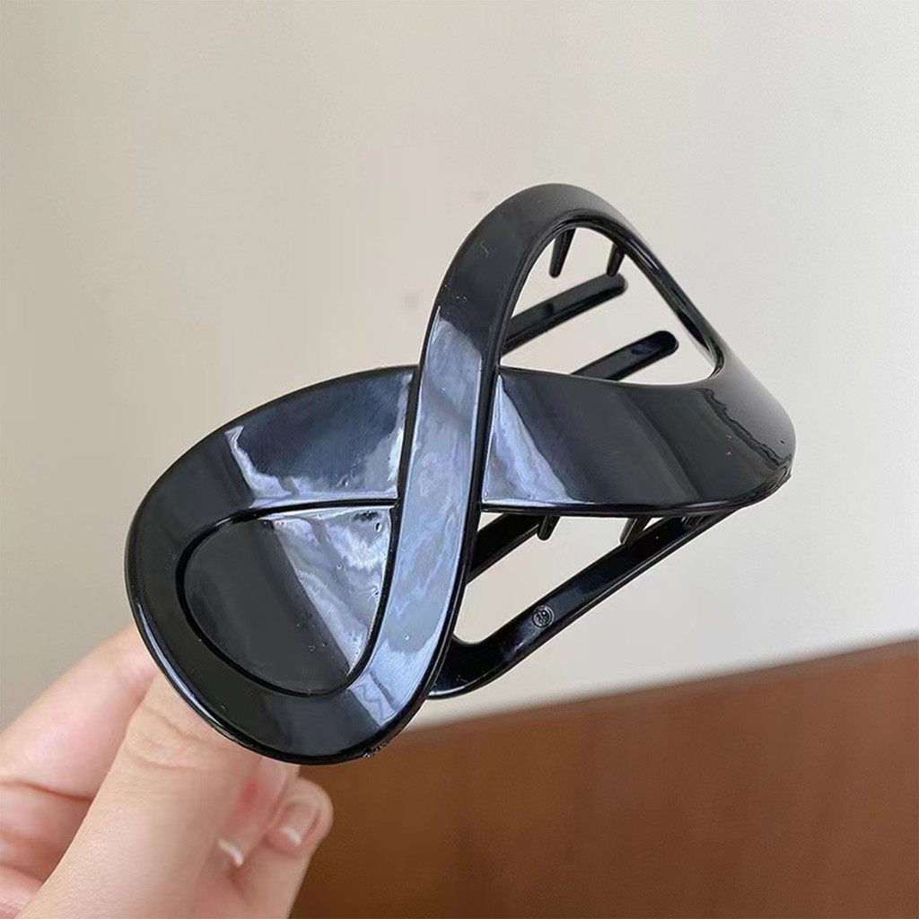 Kẹp móng vuốt xoắn giữ chắc chắn, chống trơn trượt, phù hợp với tóc dày và xoăn dài