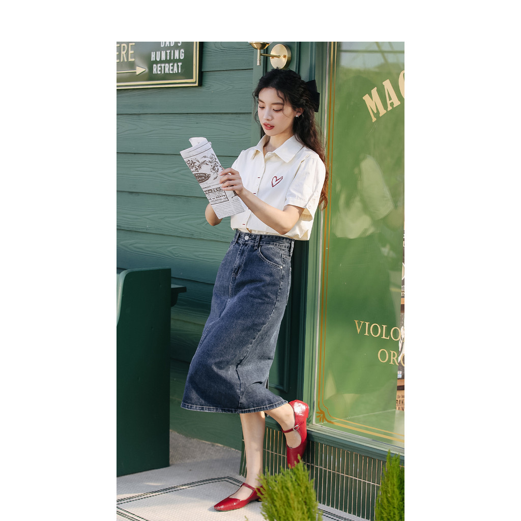 Mutu Nhỏ Preppy Top Nữ Thêu Tay Ngắn - Thiết Kế Mới Cho Mùa Hè 2026