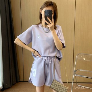 Áo thun và quần short thể thao phiên bản Hàn Quốc chất lượng chính hãng, phù hợp mặc hàng ngày vào mùa hè.