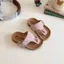 Dép xỏ ngón trẻ em chất lượng cao Mùa hè 2026 Phong cách mới Thời trang phù hợp cho bé gái Dép Birkenstock Giày đi biển Đế mềm
