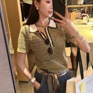 Áo len ngắn tay thời trang với ve áo và màu sắc đối lập, thiết kế độc đáo cho mùa hè