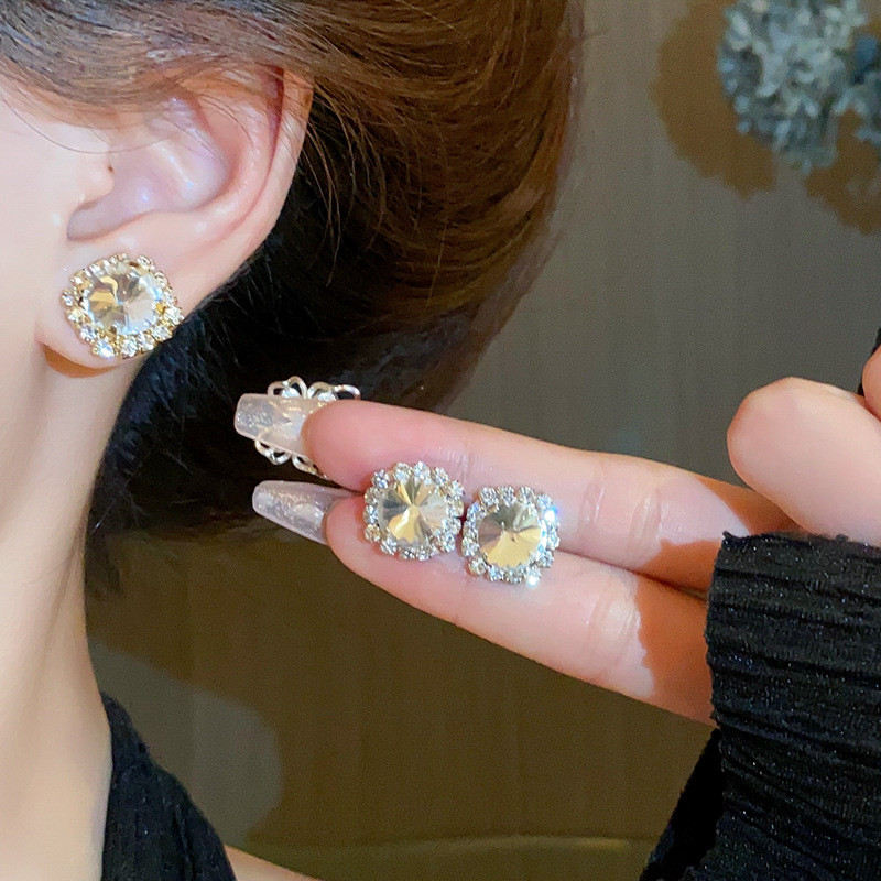Bộ trang sức choker và bông tai đính đá, đinh tán - Phụ kiện cô dâu trang trọng