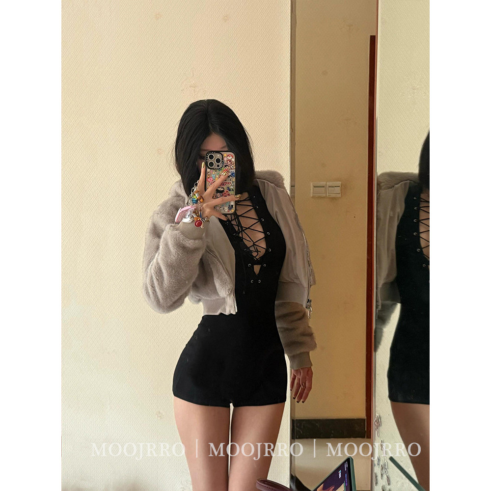 Đen Rỗng Dài Tay Jumpsuit Nữ Thu Đông Người Nhỏ Bên Trong Phù Hợp Với Mỏng Gợi Cảm Nóng Bé Gái Mỹ Ngắn Jumpsuit