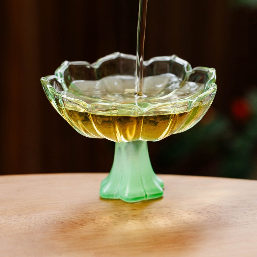 Chén Thủy Tinh Lưu Ly Hình Hoa Dùng Uống Trà Dung Tích 40 ml