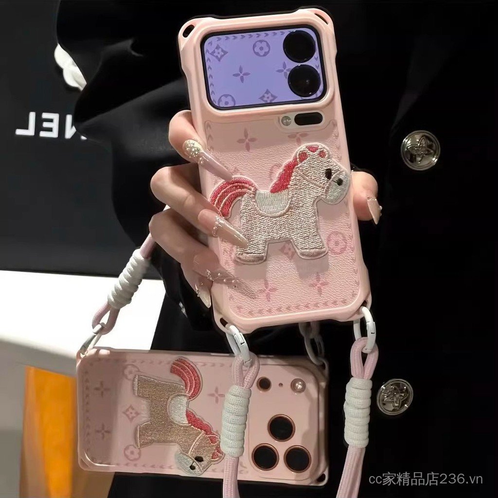 Họa Tiết Pony Thích Hợp Cho iPhone17promax Ốp Điện Thoại 16 / 15 / 14 Dây Da Cừu Dễ Thương Phong Cách Nữ Tính