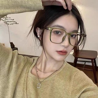 Kính mát phong cách Hàn Quốc, mặt kính lớn, kính mỏng, khung đen dạng chữ nhật với độ phân giải cao, phù hợp cho người cận thị.