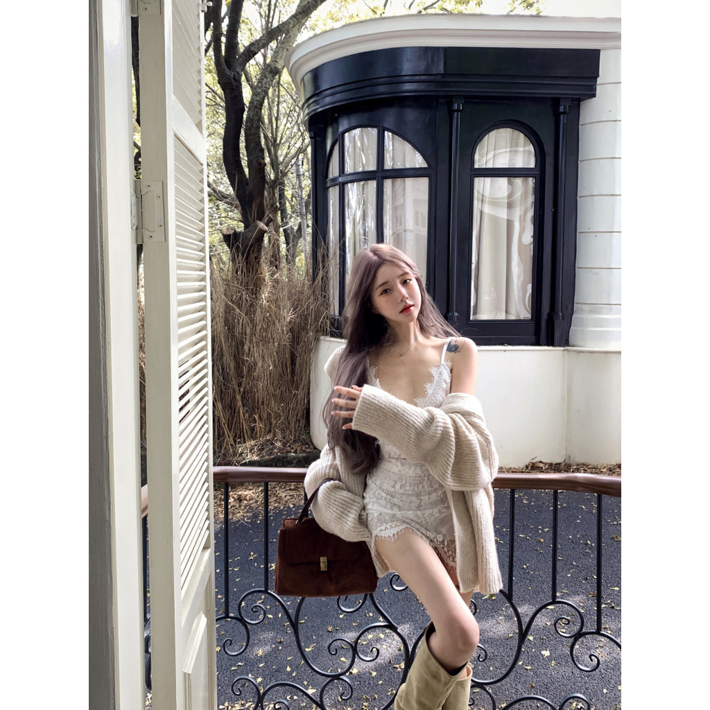 Myllyfashion mùa thu mẫu mới cổ điển gợi cảm thuần khiết gợi cảm phong cách phương Tây nhiều lớp mặc bên trong phối ren cổ chữ V