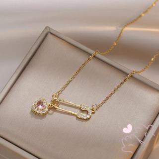 Mặt dây chuyền hình trái tim zircon, thép titan sang trọng