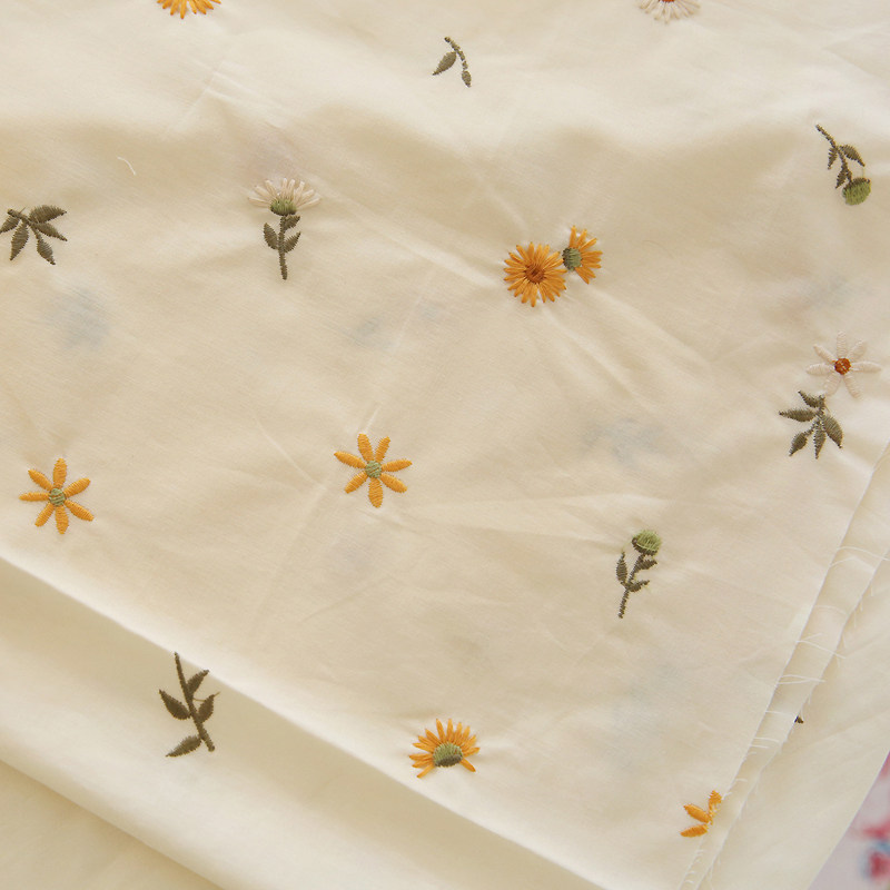 Áo sơ mi nữ màu be họa tiết thêu hoa, chất liệu cotton nguyên chất, size 50x145cm