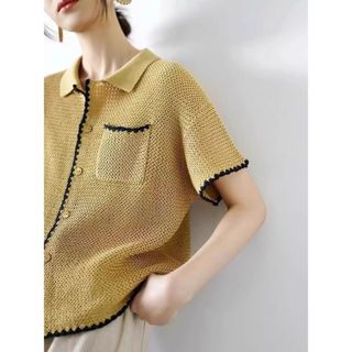 <![CDATA[Áo thun nữ tay ngắn thiết kế cổ polo màu sắc đối lập]]>