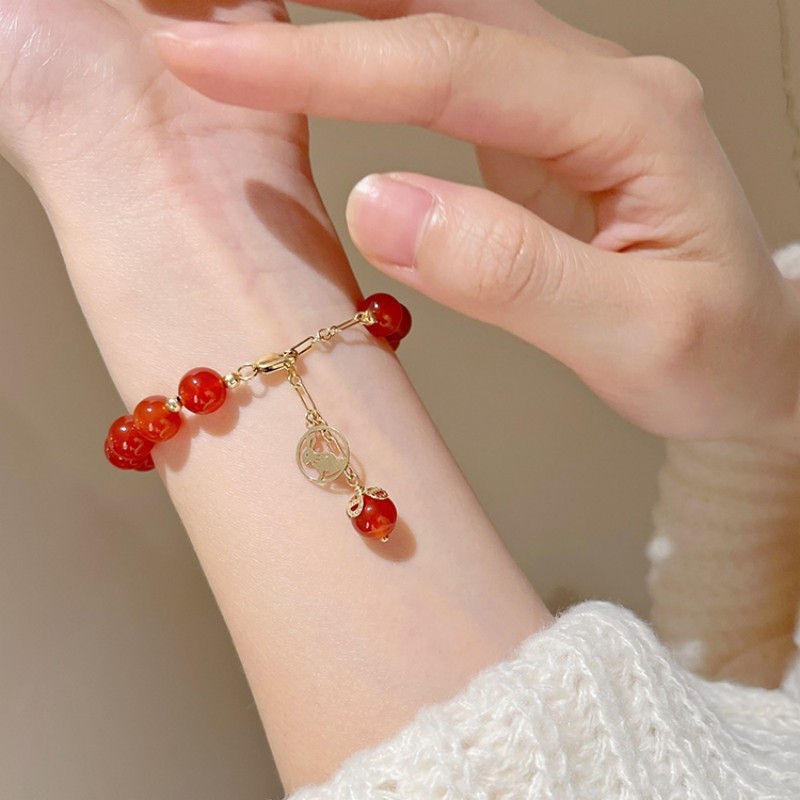 Vòng tay thỏ mã não đỏ thời trang dành cho nữ