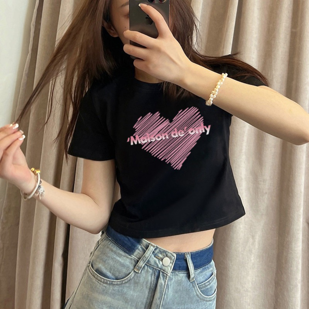 Chiếc áo croptop dễ thương dành cho bé gái này được làm từ chất liệu cao cấp.