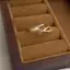 Nhẫn Nữ Crisscross Màu Vàng Với Cubic Zirconia, Có Thể Điều Chỉnh Size Phù Hợp Mặc Văn Phòng