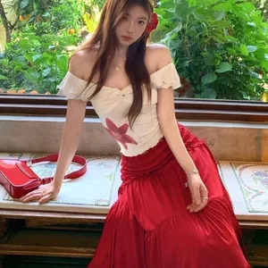 Bộ đồ nữ mùa hè màu đỏ gồm áo slim-fit và váy rộng - Phong cách mới Pure Desire