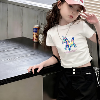 Chiếc áo thun cổ tròn thoải mái này có in hình ngựa con màu sắc tươi sáng, rất phù hợp cho các bé gái mặc hàng ngày.