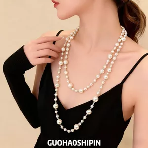 Vòng cổ ngọc trai lớp, thiết kế sang trọng, phù hợp với áo len thời trang
