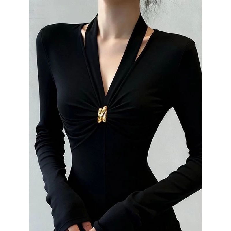 Áo Thun Dài Tay Slim-Fit Cổ Chữ V - Kiểu Dáng Hiện Đại Và Thời Trượng