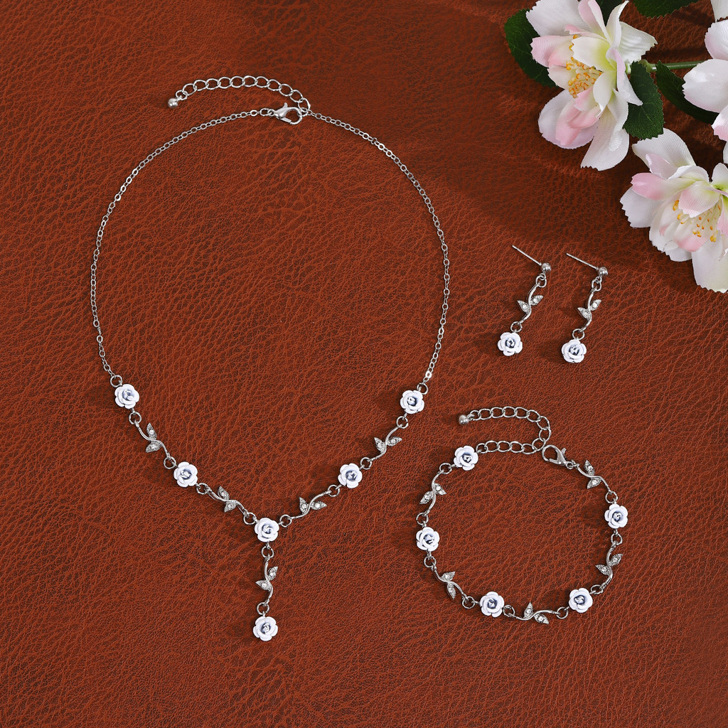 Cô Gái Pháp Mori Retro Lãng Mạn - Bộ Trang Sức Bao Gồm Bông Tai Và Vòng Cổ Hình Hoa Hồng Đỏ, kèm Vòng Tay Đặc Biệt
