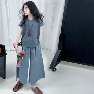 Bộ đồ bé gái mùa hè – áo thun phối áo hai dây caro và quần ống rộng phong cách Hàn Quốc