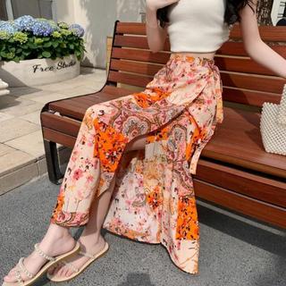 Váy bọc một mảnh phong cách dân tộc, phù hợp đi biển chống nắng