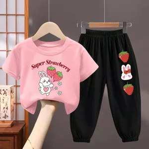 Thỏ Dâu Bé Gái Hoạt Hình Đồ Họa Áo Và Quần Bộ Trẻ Em Mùa Hè Tay Ngắn Mặc Hàng Ngày Trang Phục