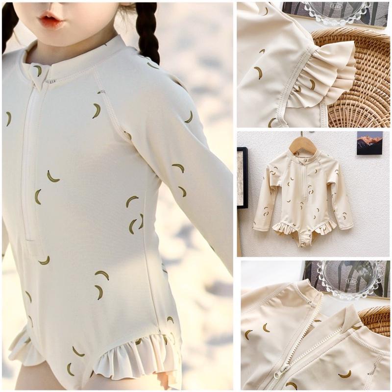 [Hàng QC] Bikini liền thân dài tay bé gái họa tiết chuối, đồ bơi một mảnh kéo khóa cho bé chất liệu 2 lớp vải hè 2026