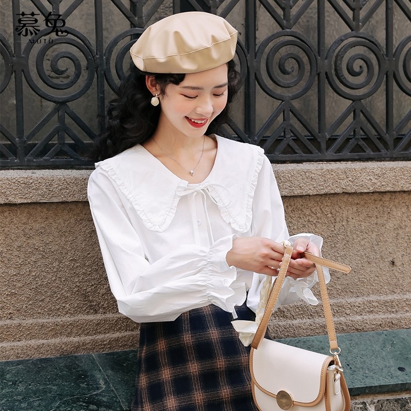 Áo sơ mi trắng phong cách Hàn Quốc ngọt ngào và preppy búp bê, thiết kế mới cho thu đông 2026