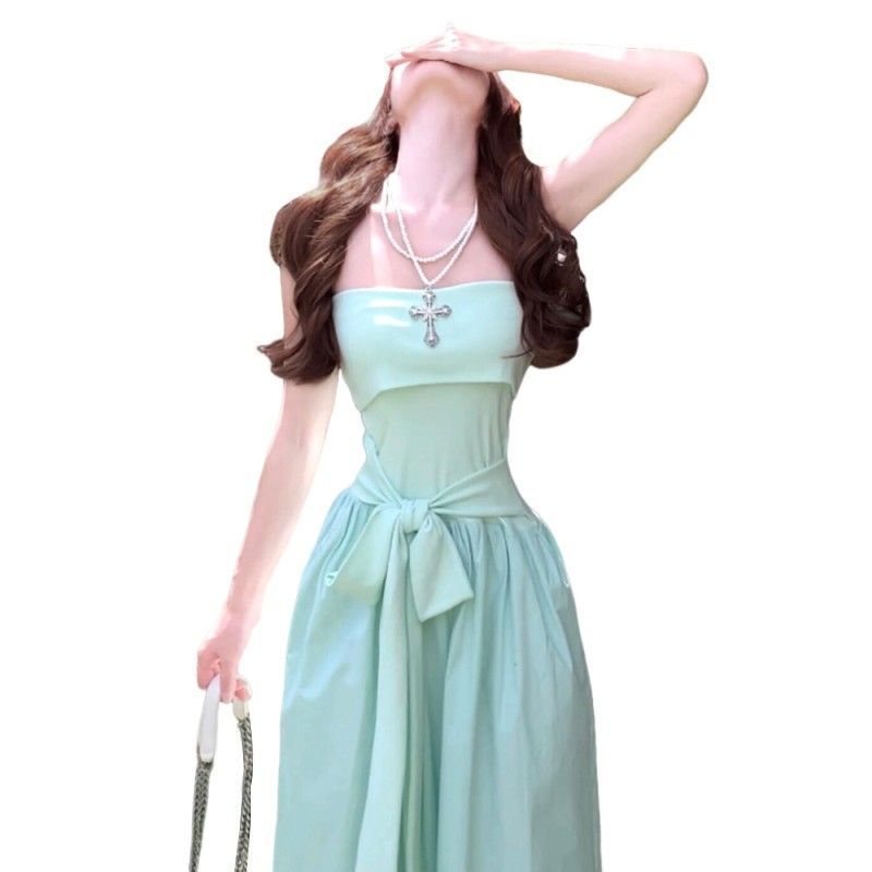 Đầm nữ đi biển màu bạc hà xanh phong cách mới từ Pháp, thiết kế off shoulder với nẹp eo, dáng váy dài phù hợp cho kỳ nghỉ