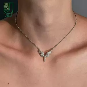Mặt dây chuyền đôi cánh thiên thần thiết kế tối giản, phù hợp làm quà tặng cho cặp đôi