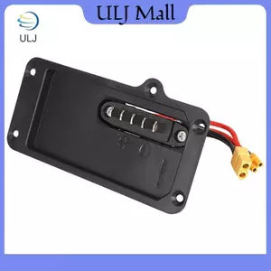 Pin xe đạp điện DCH-009 với dây cáp kết nối tiện dụng.