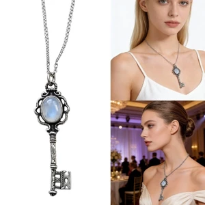 MỘT Vòng cổ chìa khóa đầu lâu phong cách cổ điển thanh lịch với chi tiết đá đen mặt trăng cho trang phục thời trang