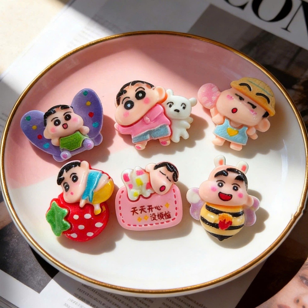 Charm gắn dép: Charm Shin thế giới kẹo ngọt - Set 06 sticker ngọt ngào dễ thương
