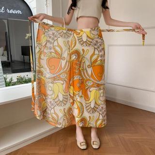 Váy bọc một mảnh phong cách dân tộc, phù hợp đi biển chống nắng