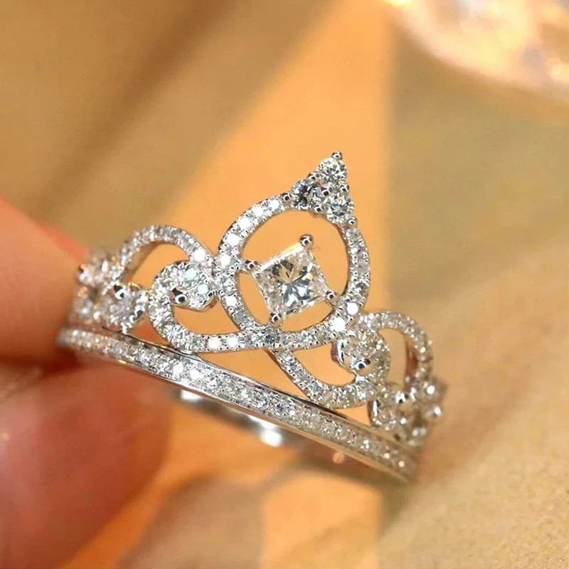 Women's Moissanite Ring by quweirj.vn