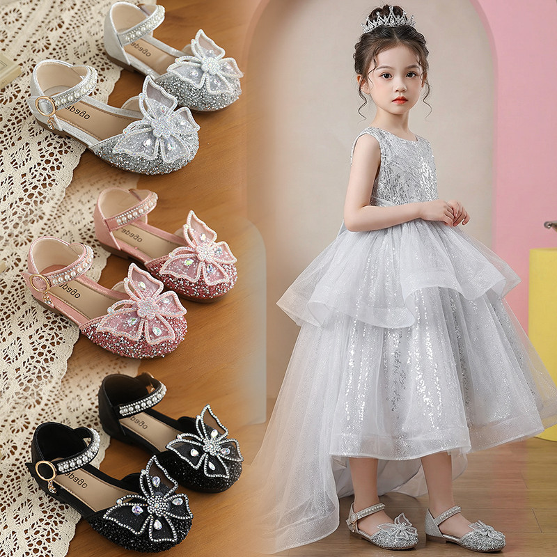 Giày trẻ em đầy đá lấp lánh khóa kim loại treo charm, thiết kế thoáng mát không hấp hơi cho bé gái
