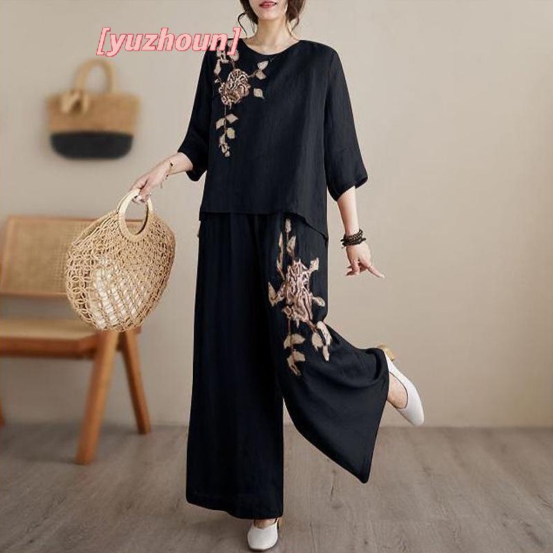 Áo sơ mi thêu cổ điển và quần ống loe - Bộ đồ hai món dành cho nữ