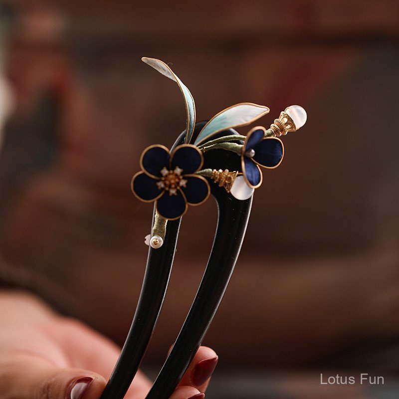 Kẹp tóc handmade từ nhung hoa và gỗ đàn hương - Phụ kiện thời trang dành cho nữ