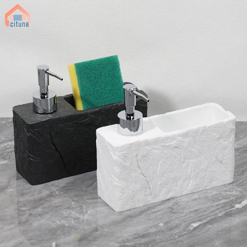 Phụ kiện hộp đựng xà phòng có máy bơm. Nhỏ gọn, thiết thực, dễ sử dụng. Dụng cụ sắp xếp nhựa bền cho miếng bọt biển, cọ tắm và miếng cọ rửa.